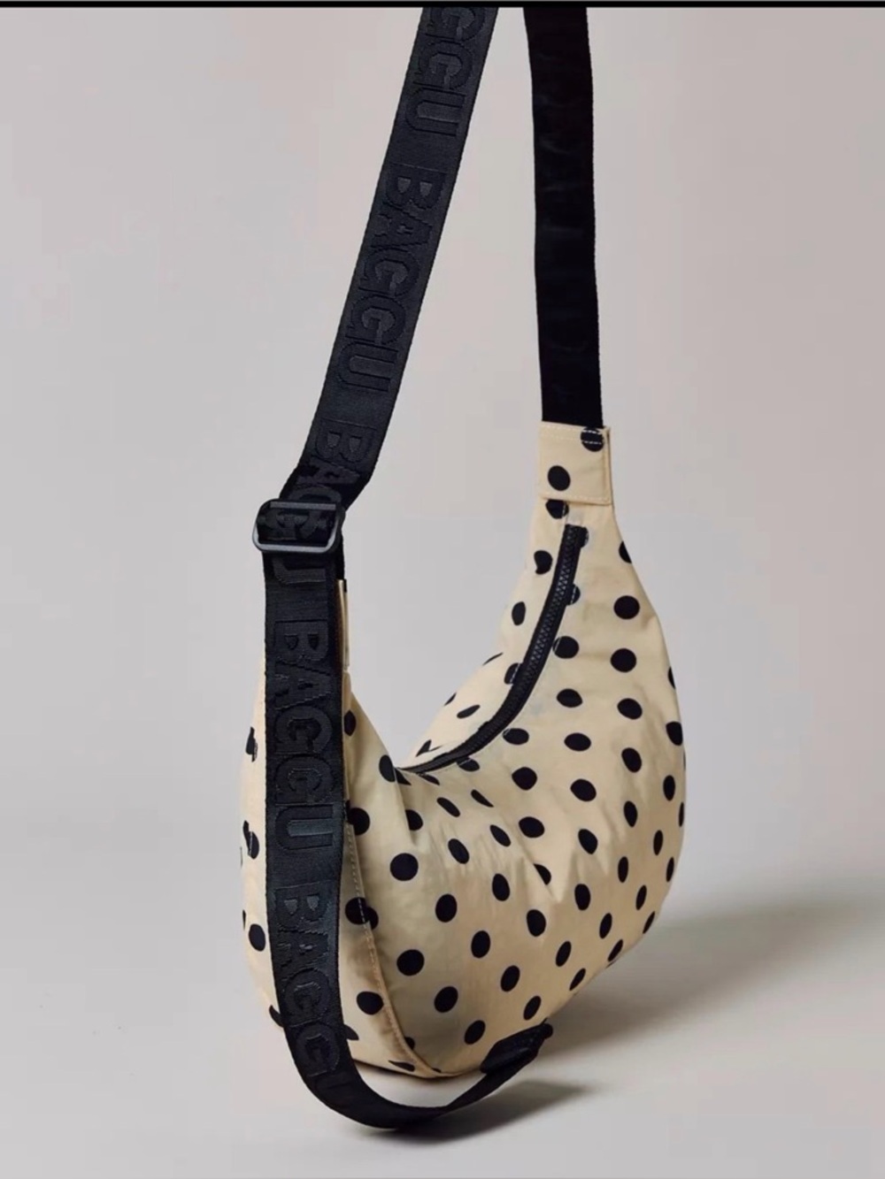 NWT Baggu Cream + Black Polka Dot Medium Nylon Crescent Bag UO Exclusive w/charm
